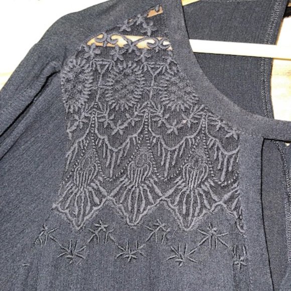 Jessica Simpson Plus Size Flowy Blouse 2X - Picture 6 of 6